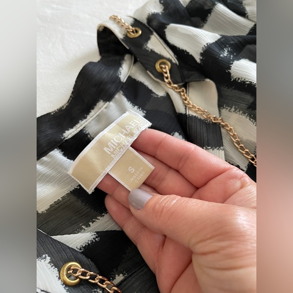 Michael Kors Buttom down long sleeve blouse - Picture 5 of 6